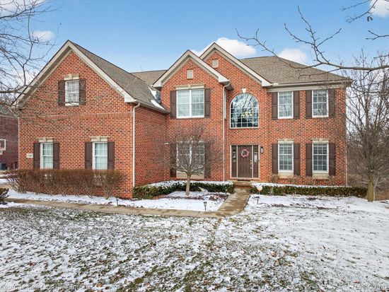 15465 Prestwick Cir N, Northville, MI 48168