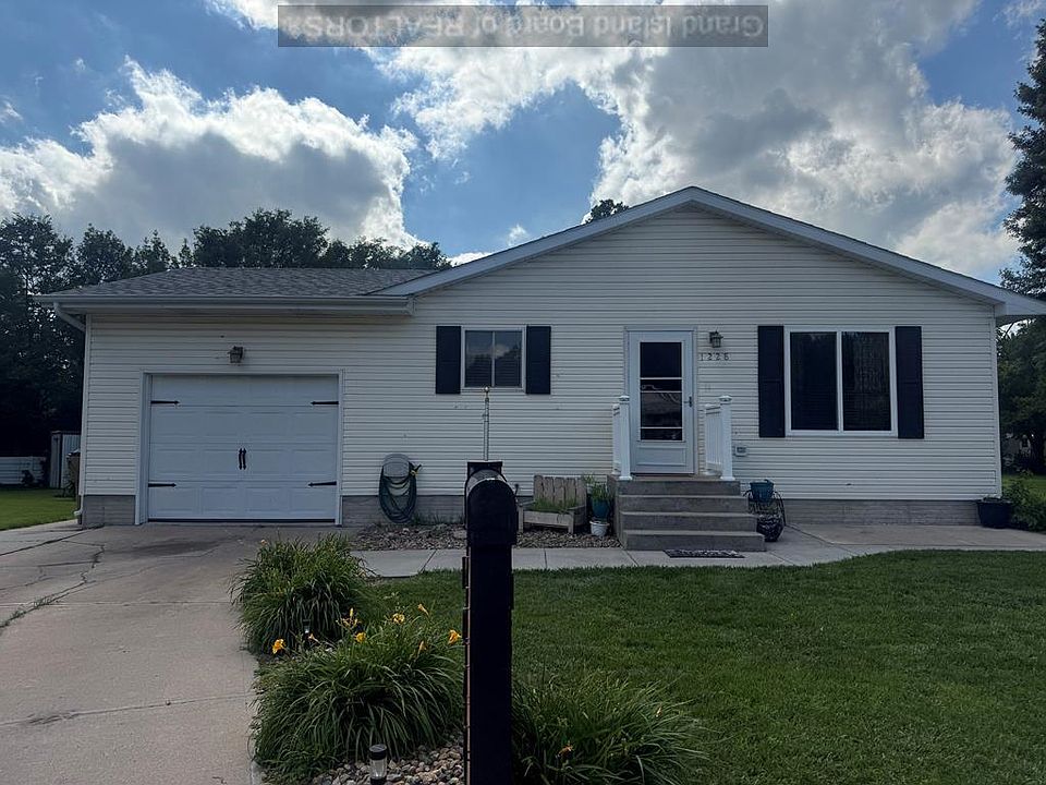 1st image of 1228 Warren Ln