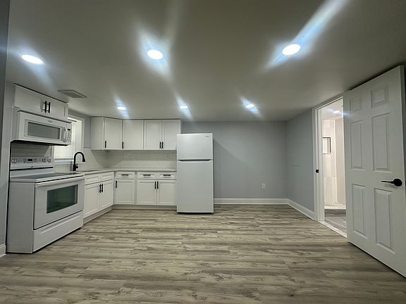 3rd image of 1002 Rosalie St #B