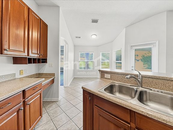3rd image of 2024 Chaucer Ln