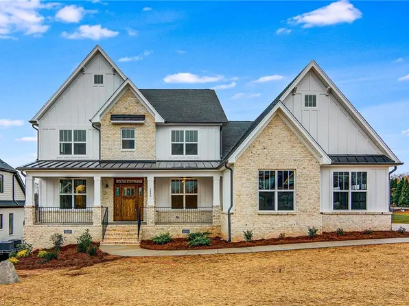 8213 Pyramid Dr, Summerfield, NC 27358