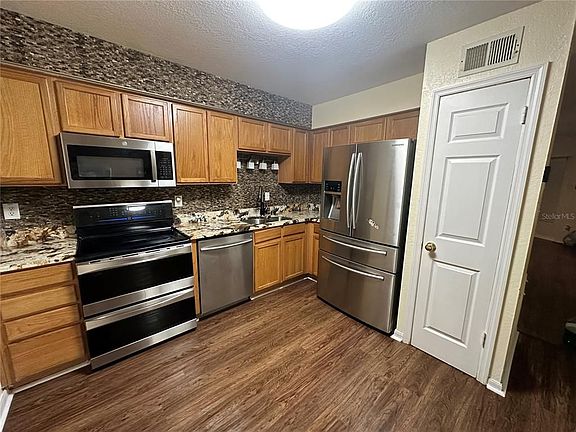 4th image of 13604 Embassy Park Ct