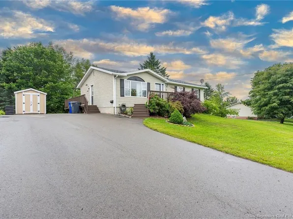 5 Sinclair St, Saint Stephen, NB E3L 3C8