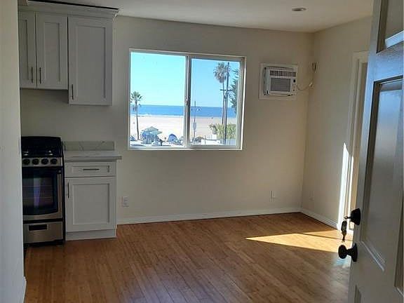 5th image of 18 Sunset Ave