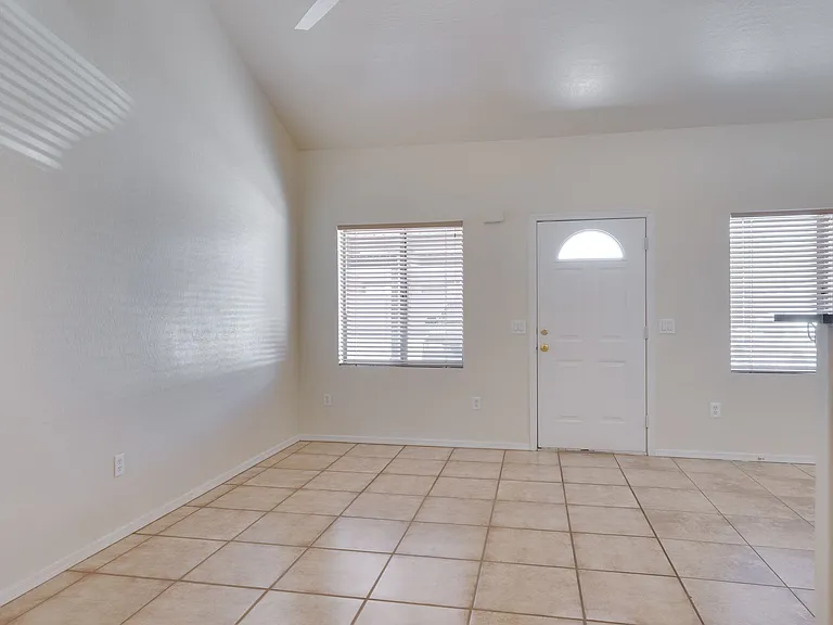Bella Rosa Apartments — Photo 14