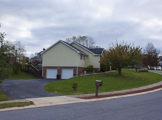 131 Poplar Ln, Mount Wolf, PA 17347