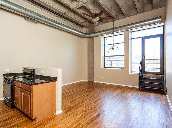 2nd image of 1645 W Ogden Ave Unit 321