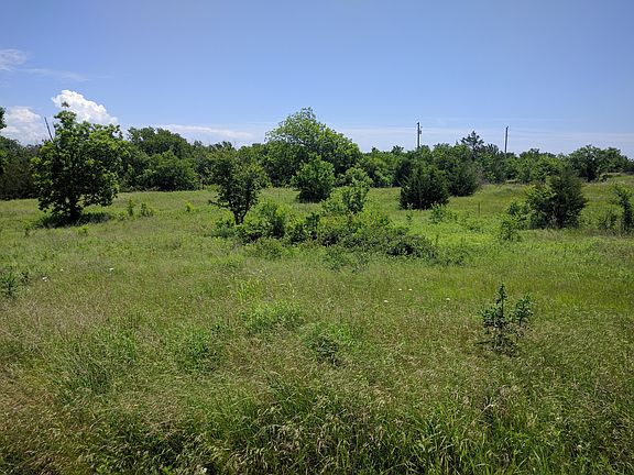 2nd image of 901 E Lone Chimney