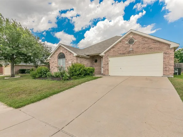 8517 Saffron Dr, Fort Worth, TX 76123