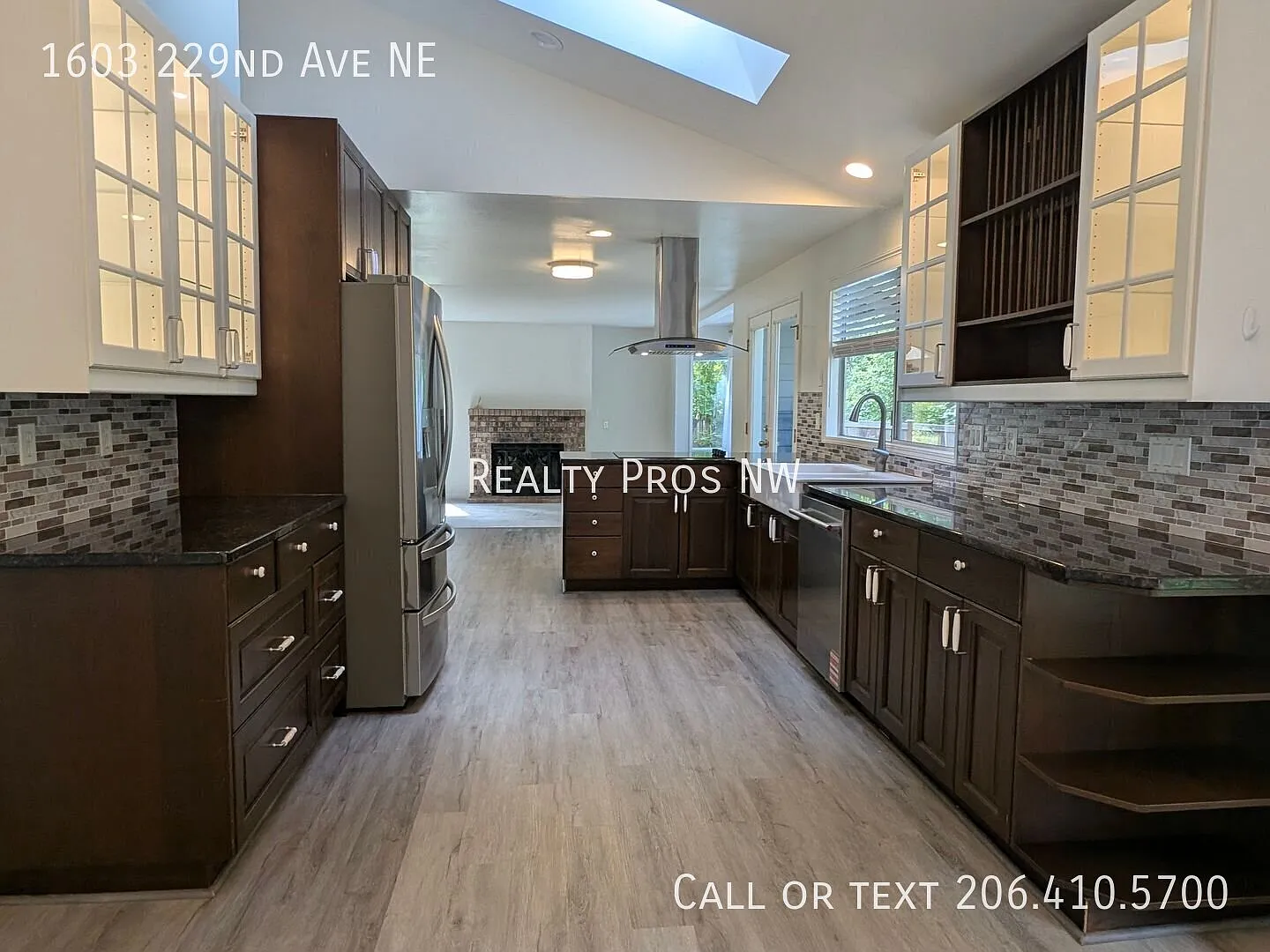 4 bed, 2.5 bath, 2650 sqft, $4,375 — Photo 3