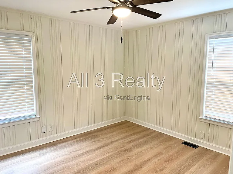 204 Bryan St — Photo 8