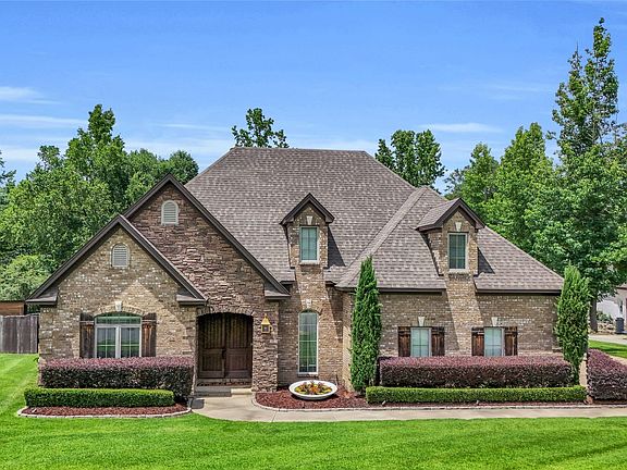 2nd image of 265 Spruce Knoll Ln