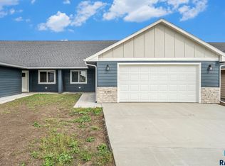 1108 NE 11th St, Madison, SD 57042