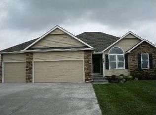 9112 N Essex Dr, Kansas City, MO 64156