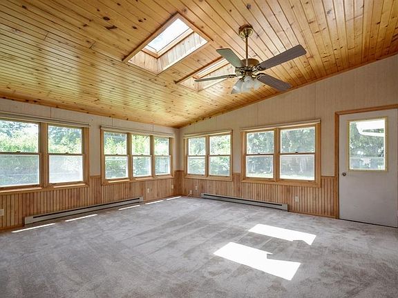 2nd image of 712 Riverview Dr