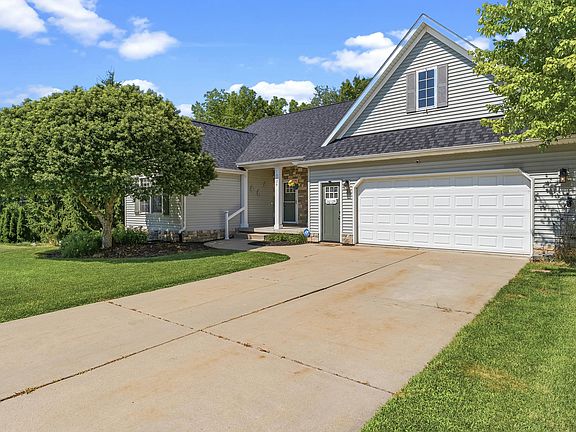 3rd image of 16129 Brookside Ct