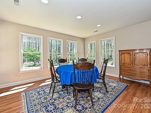 4th image of 5919 Stonebridge Ln