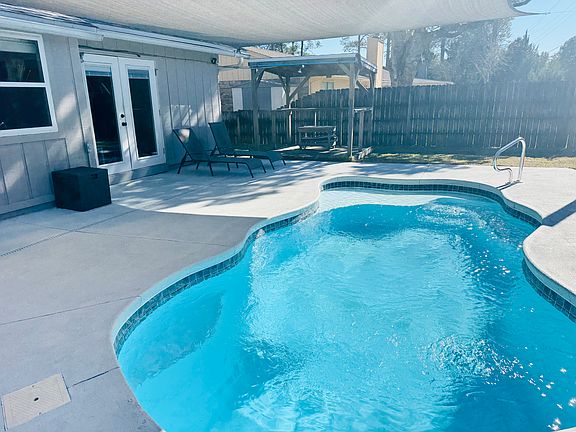 2nd image of 117 Perdido Cir