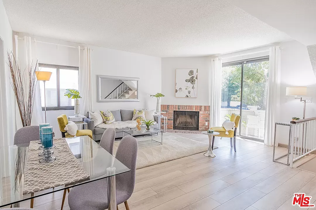 6540 Hayvenhurst Ave — Photo 1