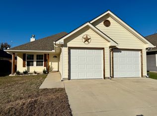 225 Lovers Path Dr, Springtown, TX 76082