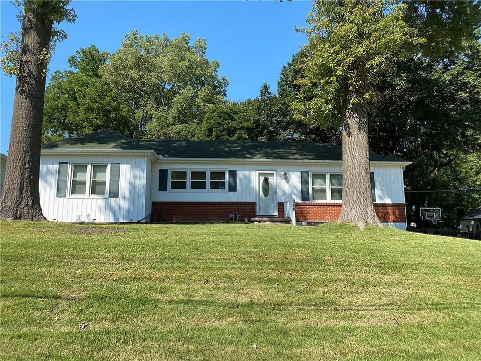 1st image of 206 S Cedar Ave