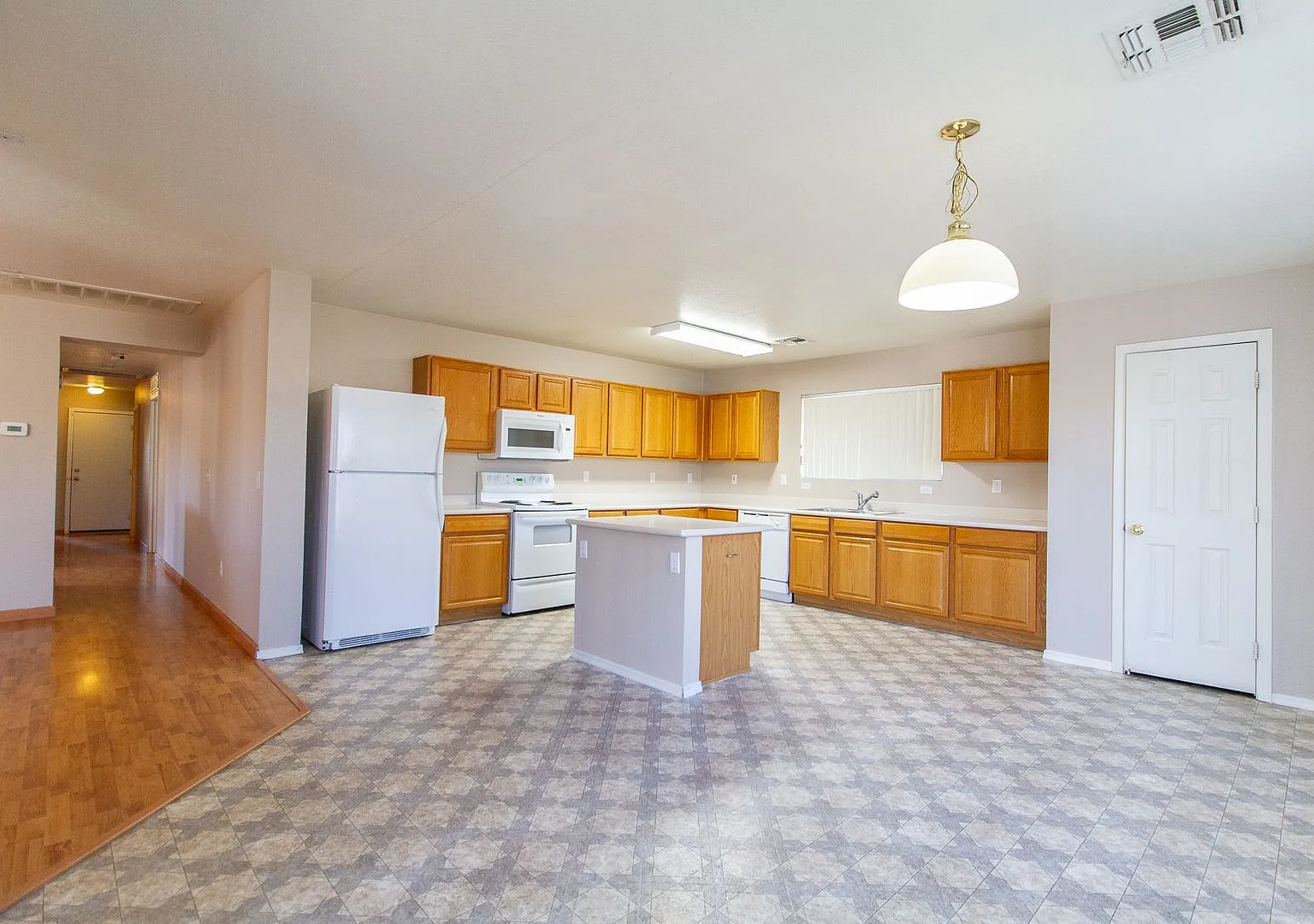 Wonderful property on corner lot!! — Photo 1