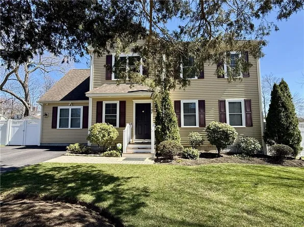 80 Preston Dr, Warwick, RI 02886