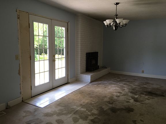 5th image of 4082 University Dr