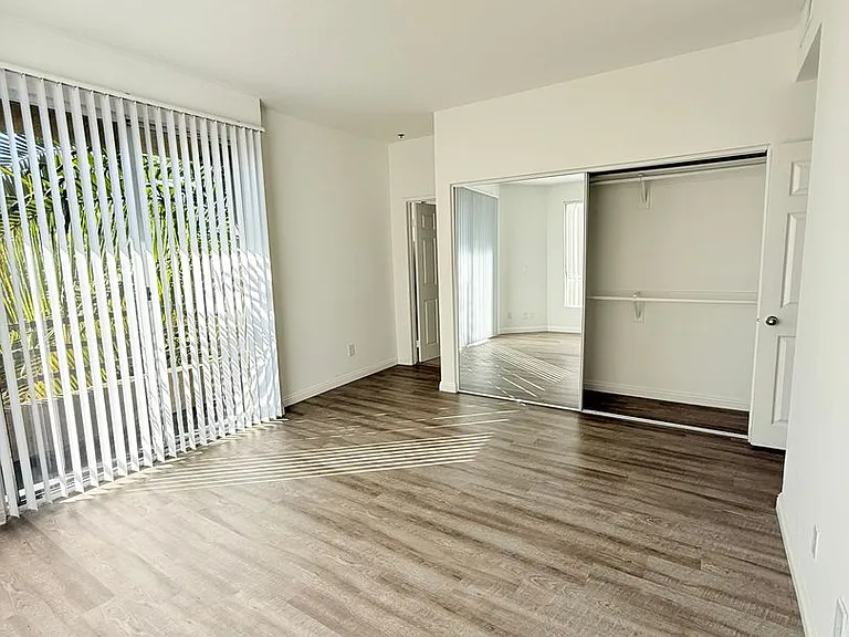 8715 Burton Way - Urban Feel Charming 2 bed 2 bath — Photo 14