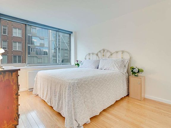 4th image of 520 W 23rd St #7
