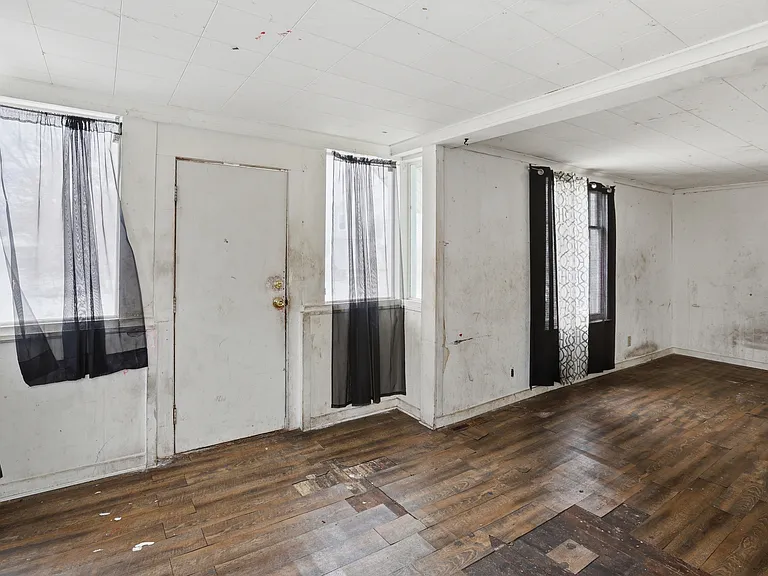 2310 Jerome St — Photo 3