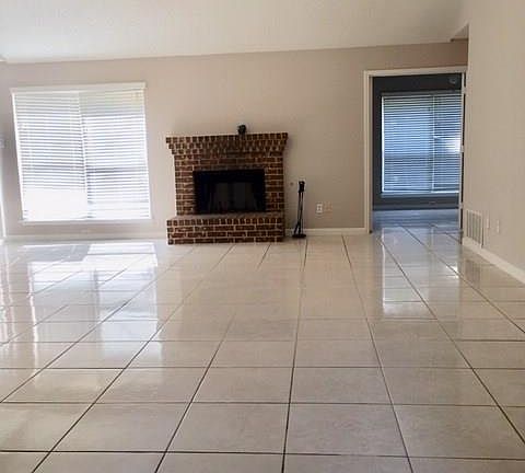 2nd image of 5009 Red Oak Dr