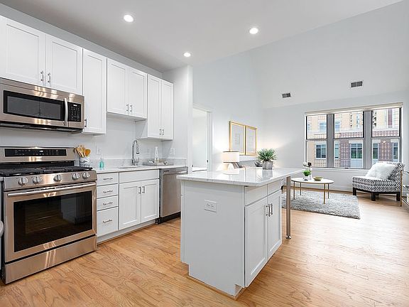 3rd image of 1800 Wilson Blvd #404