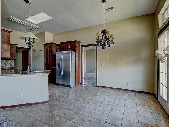 4th image of 1833 Fairmont Ln