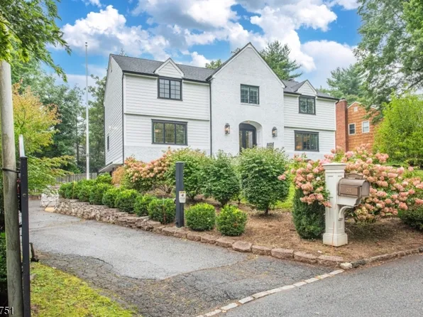 6 Lauri Dr, Florham Park Boro, NJ 07932