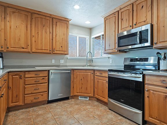 5th image of 1114 W Shields Ln