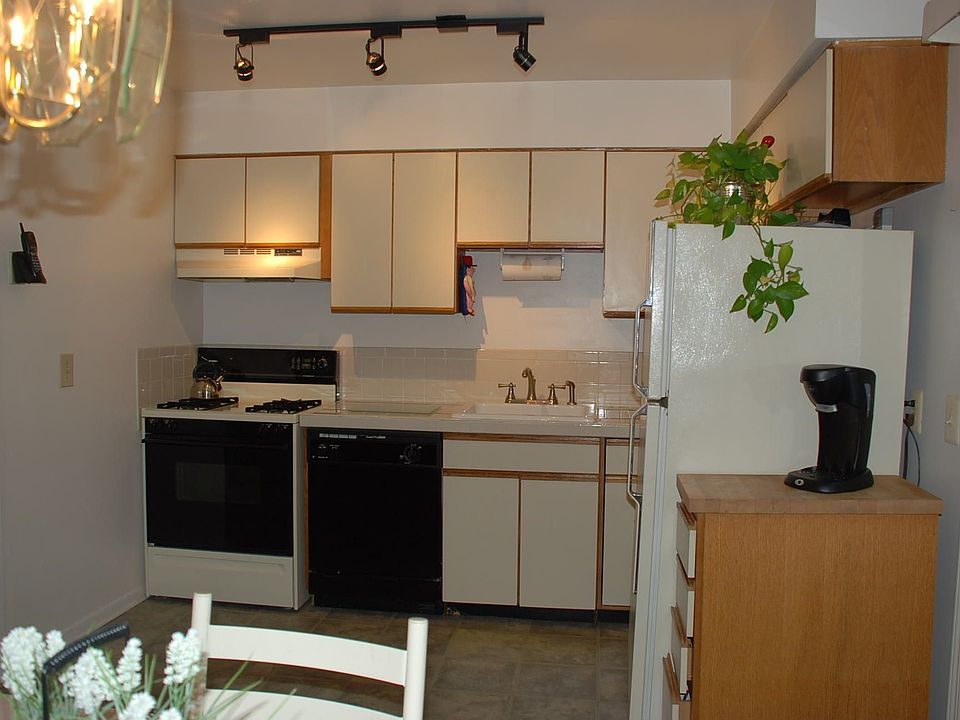 Eat-In-Kitchen