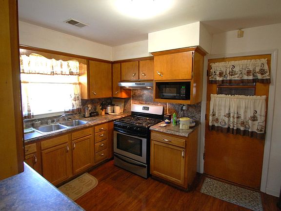 4th image of 5825 Oaks Rd