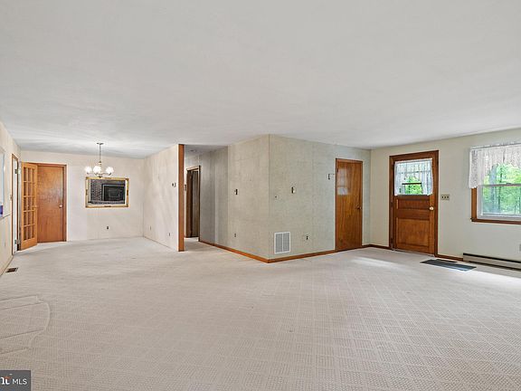 4th image of 908 Woodward Ln