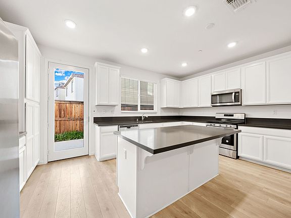 5th image of 2536 Lacey Ann Ave