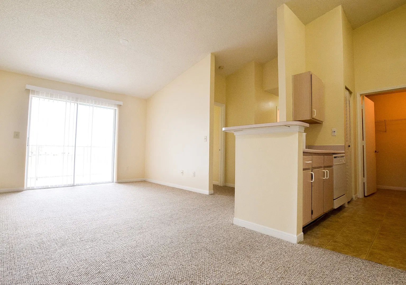 Charming 2 Bed 2 Bath Second Floor Gated Condo for Rent in Lake Mary, FL! Lake View! — Photo 4