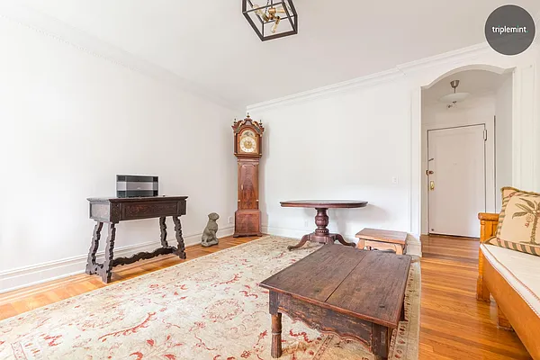 Sold by Triplemint | media 2