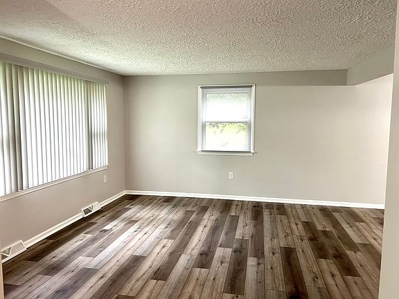3rd image of 5450-5452 Glenwood Park Ave