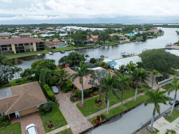 120 Saint Croix Ave, Cocoa Beach, FL 32931