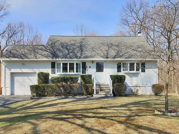3rd image of 5 Farview Ct