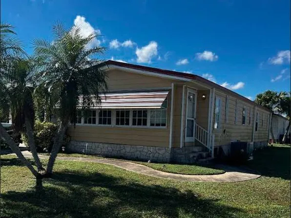 2531 Lakes Of Melbourne Dr, Melbourne, FL 32904