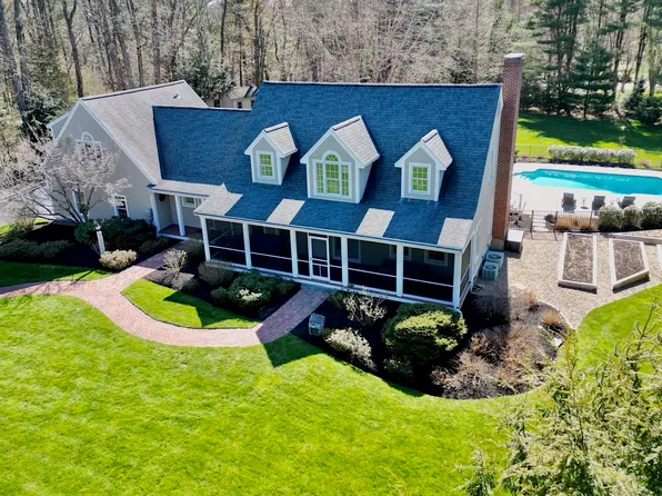 9 Evergreen Road, Hampton Falls, NH 03844