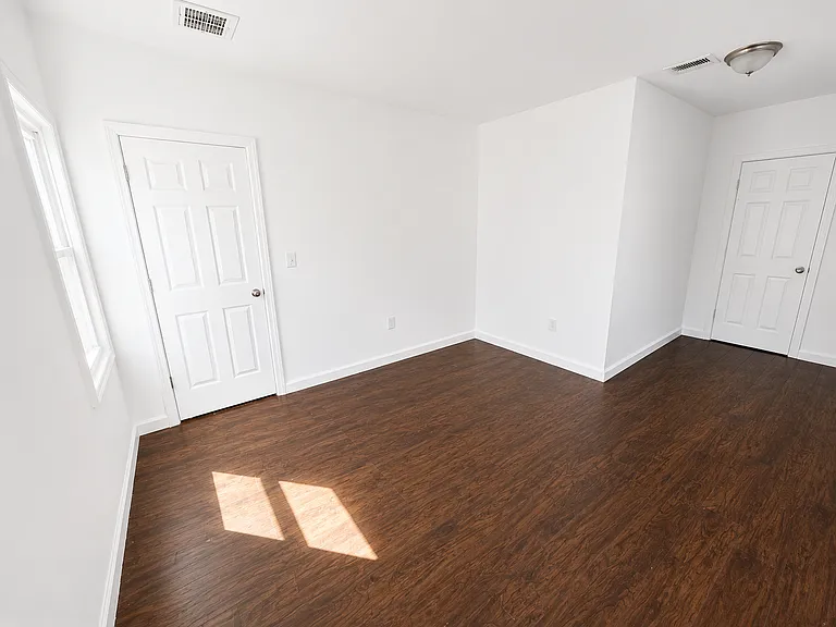 37 Seymour Ave — Photo 13