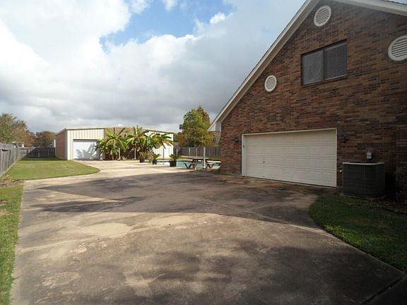 5th image of 2209 Airline Dr
