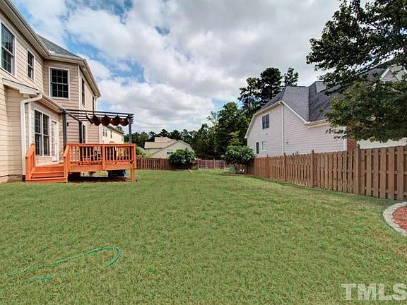 4th image of 1409 Hemlock Hill Dr